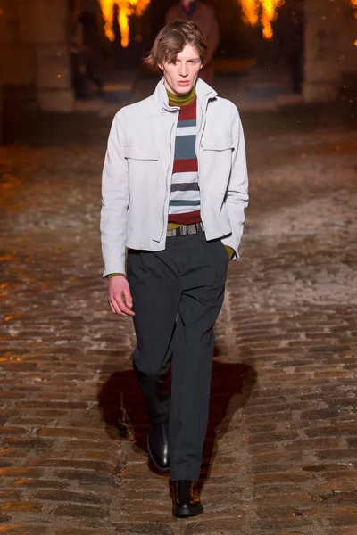 Look 3